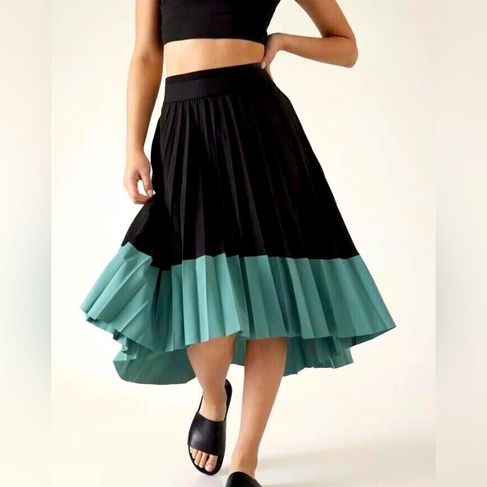 Athleta Swing Forward Pleated Skirt